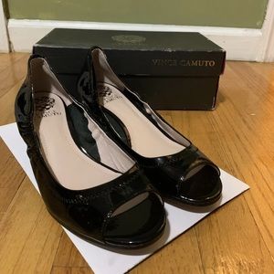 New Vince Camuto Ryssa Black Patent Peep Toe Slip On  Heel Pump Size 8 Women’s